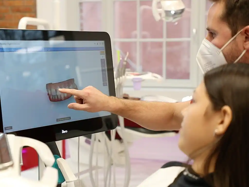 kaempf-ebert-invisalign-3d-scan-2 Behandlungsgespräch Dr. Ebert